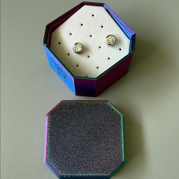 Jewelry - Sterling Silver Stud Earrings in 3D printed Box